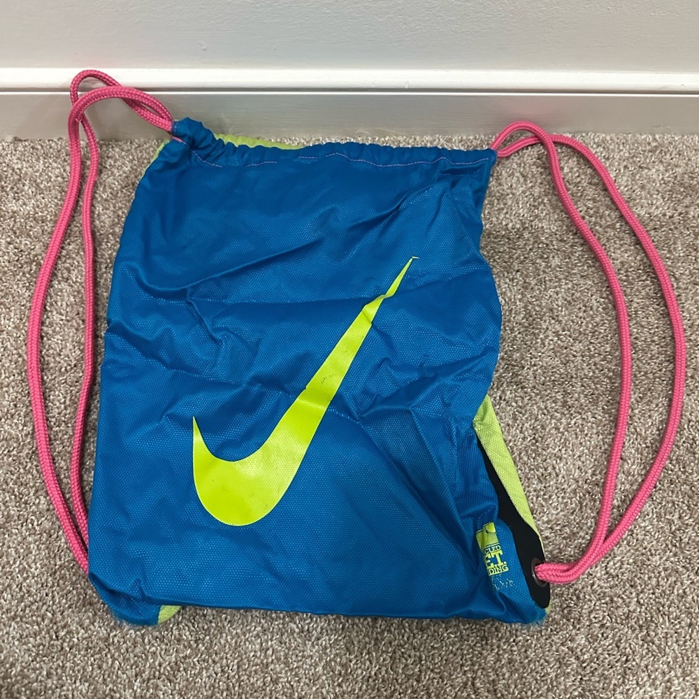 Nike Drawstring Bag - Picture 7 of 7
